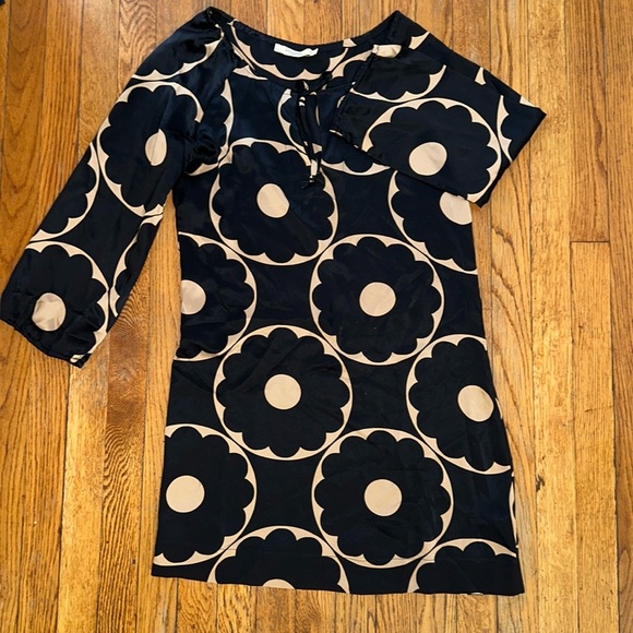 Nili Lotan Dresses & Skirts - Nili Lotan 100% silk floral mini long sleeve dress swim coverup black cream